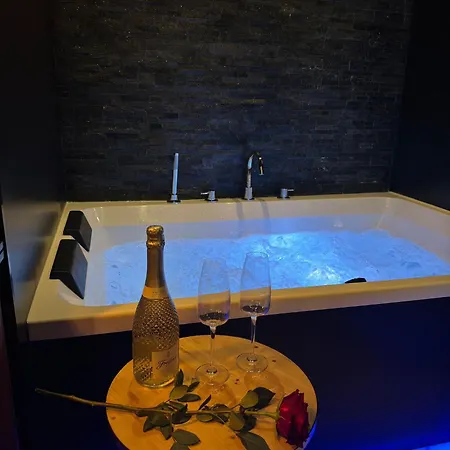 Apartamento Urban Elite Private 2 Person Jacuzzi Hanza Tower