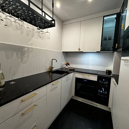Urban Elite Private 2 Person Jacuzzi Hanza Tower 아파트 슈체친