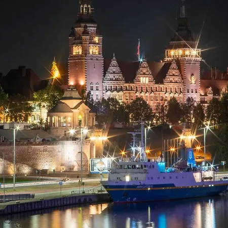 Urban Elite Private 2 Person Jacuzzi Hanza Tower * シュチェチン