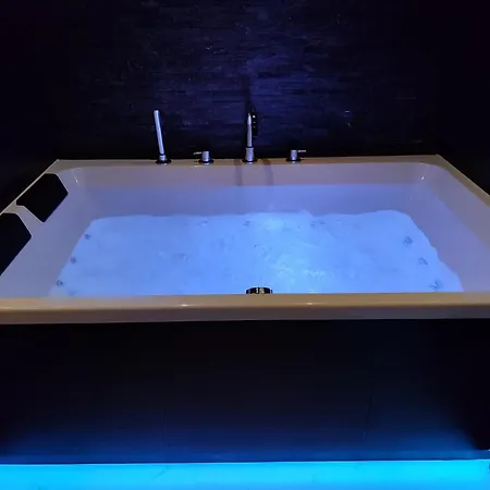 Apartamento Urban Elite Private 2 Person Jacuzzi Hanza Tower