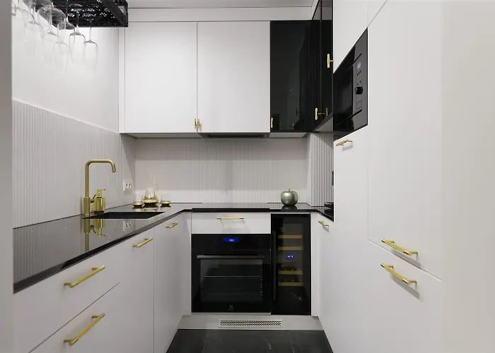 Urban Elite Private 2 Person Jacuzzi Hanza Tower Apartment *